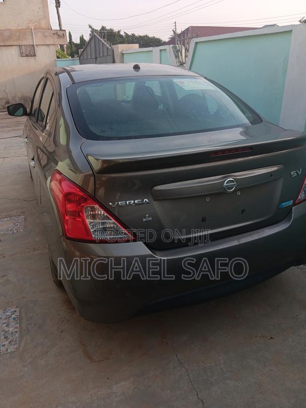 Nissan Versa 1.6 SV 2016 Gray
