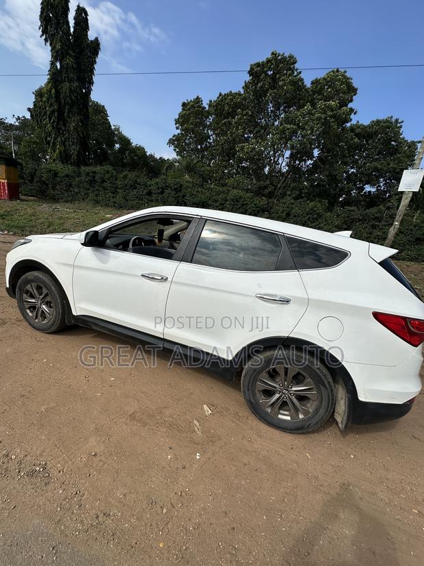 Hyundai Santa Fe 2012 White