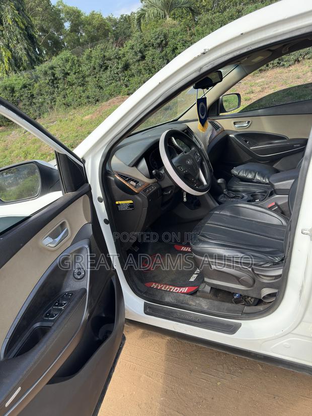 Hyundai Santa Fe 2012 White
