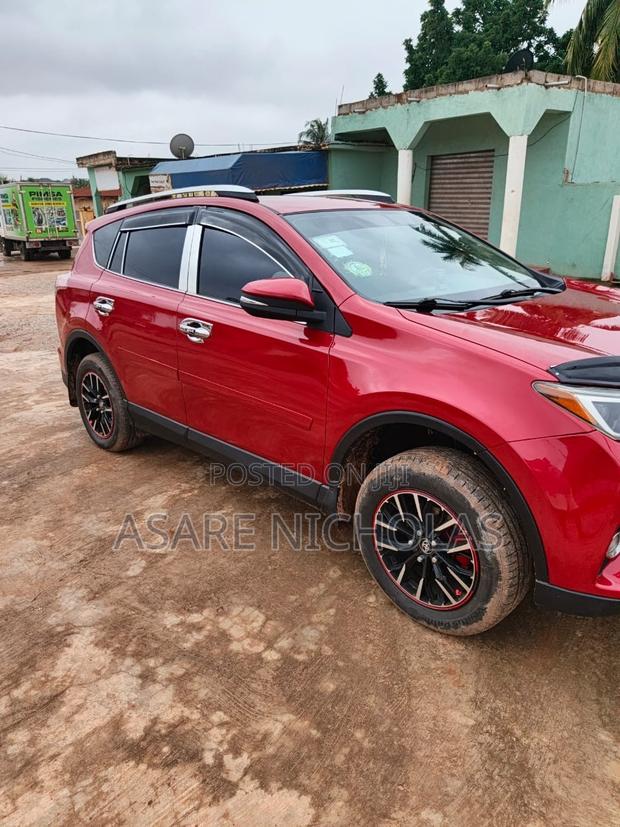 Toyota RAV4 2017 Red