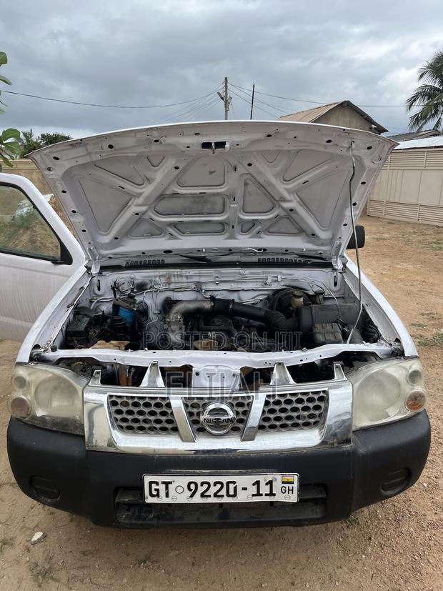 Nissan Hardbody 2009 White