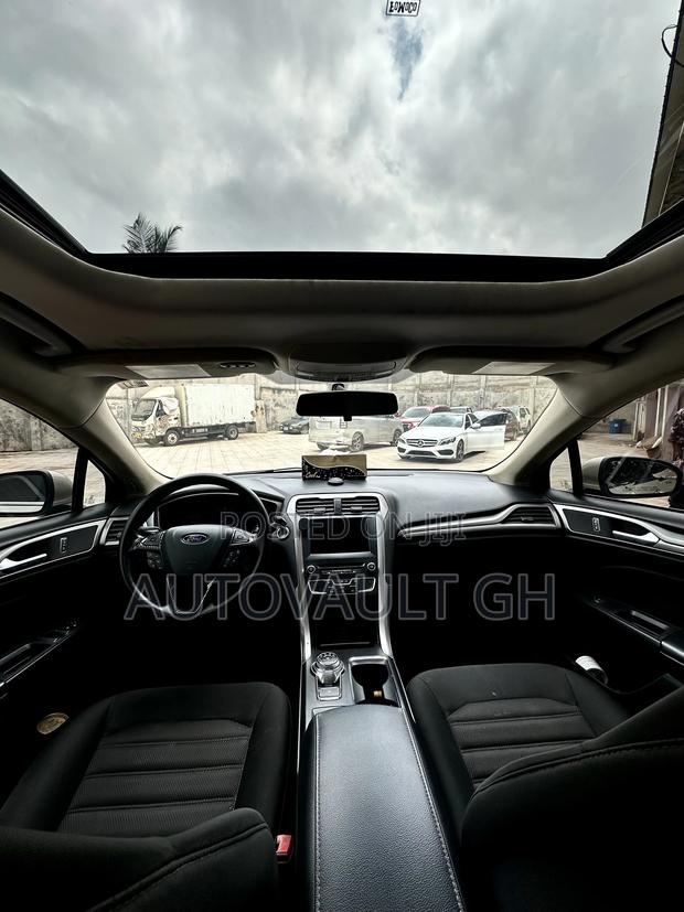 Ford Fusion 2018 Gold