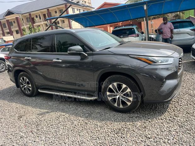 Toyota Highlander 2021 Gray