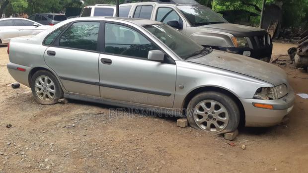Volvo S40 2010 Off white