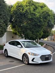 Hyundai Elantra SE Sedan FWD (2.0L 4cyl 6M) 2017 White for sale