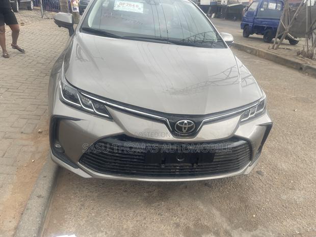 Toyota Corolla 2021 Brown