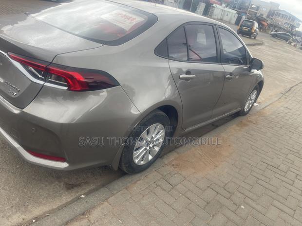 Toyota Corolla 2021 Brown