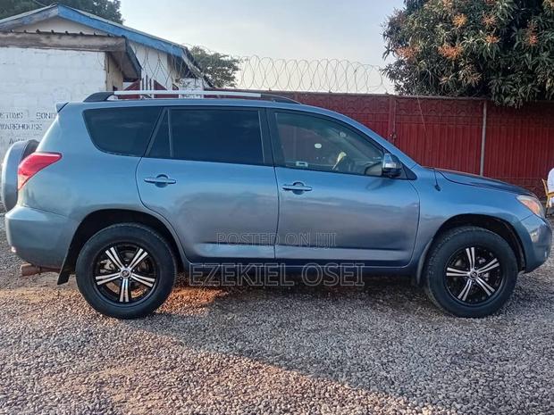 Toyota RAV4 2.5 2010 Blue