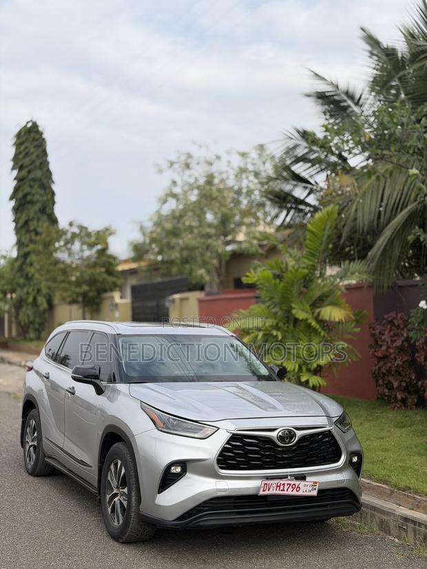 Toyota Highlander XLE 2021 Silver