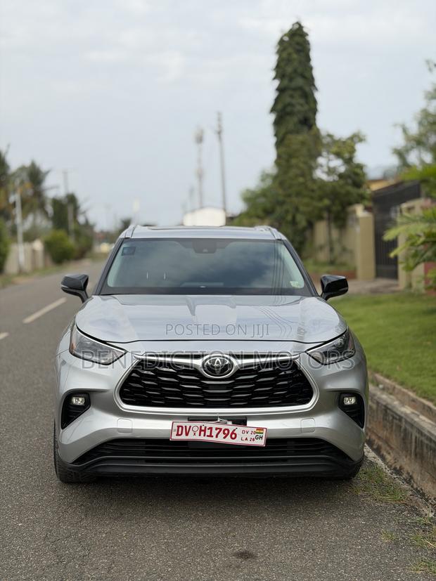 Toyota Highlander XLE 2021 Silver