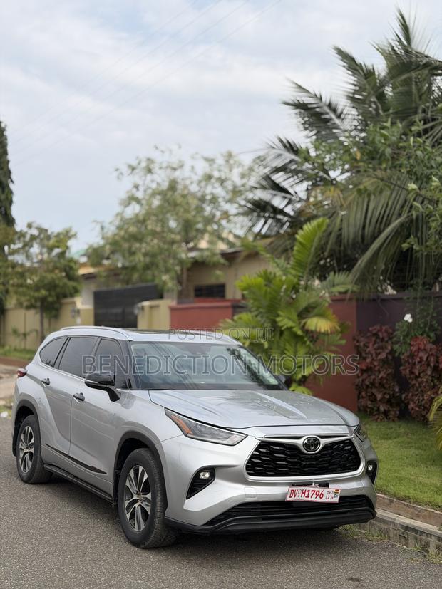 Toyota Highlander XLE 2021 Silver