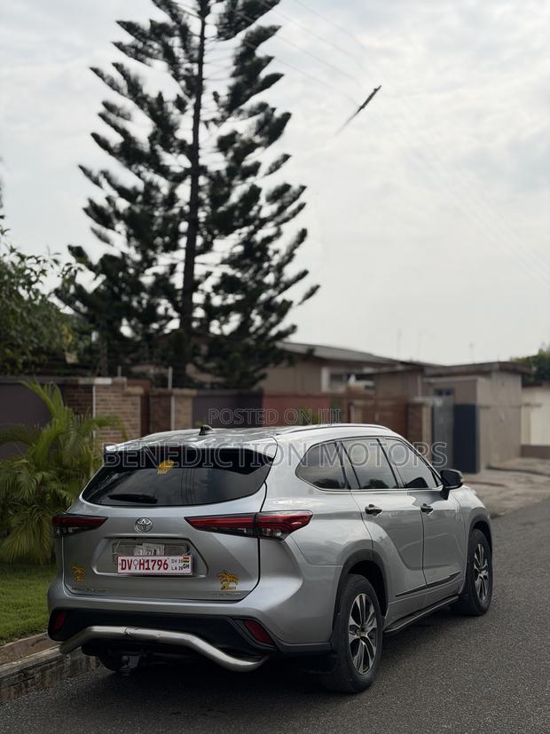 Toyota Highlander XLE 2021 Silver