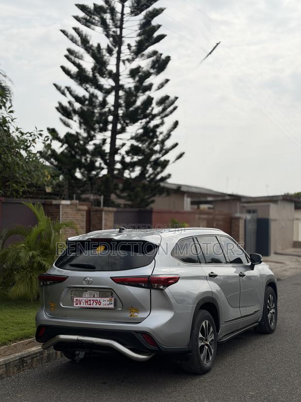 Toyota Highlander XLE 2021 Silver
