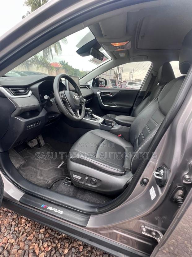 Toyota RAV4 2023 Brown