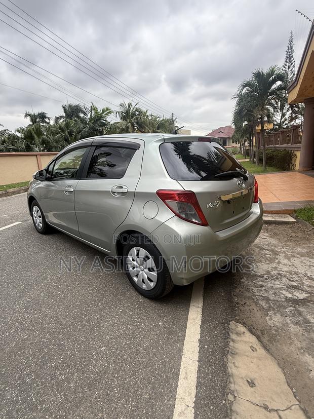 Toyota Vitz 1.3 FWD 5dr 2014 Green