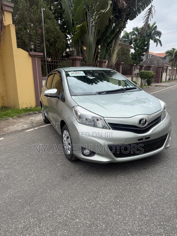 Toyota Vitz 1.3 FWD 5dr 2014 Green