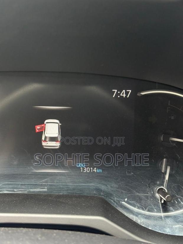 Toyota RAV4 XLE 2021 White
