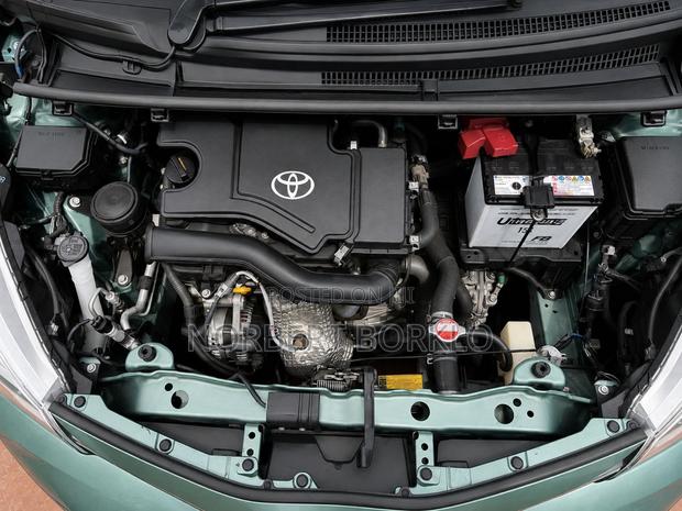 Toyota Vitz 2015 Green