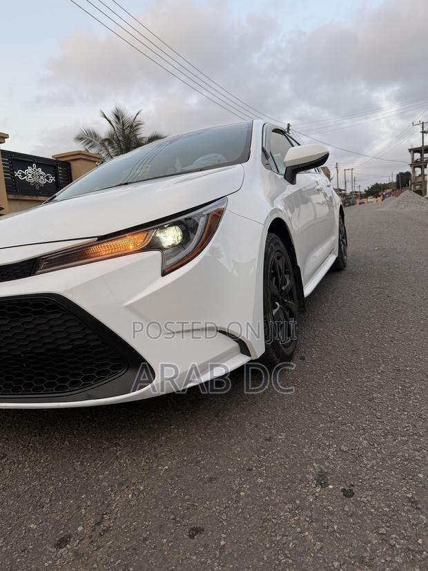 Toyota Corolla LE 2021 White