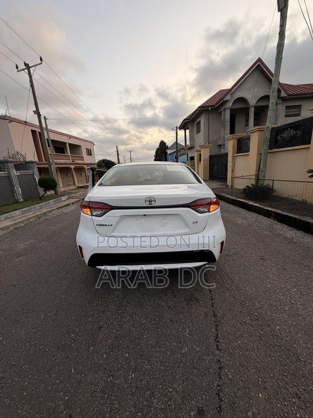 Toyota Corolla LE 2021 White