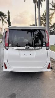 Toyota Noah 2015 White for sale
