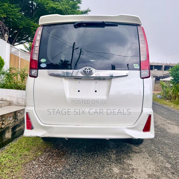 Toyota Noah 2015 White