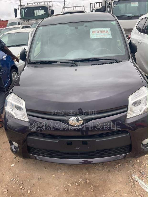 Toyota Sienta 1.5 FWD 2013 Beige