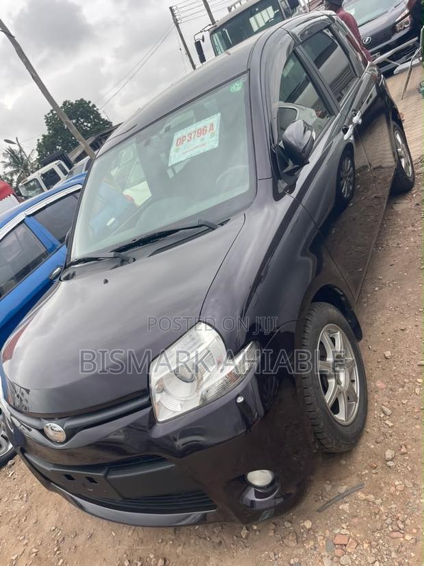 Toyota Sienta 1.5 FWD 2013 Beige