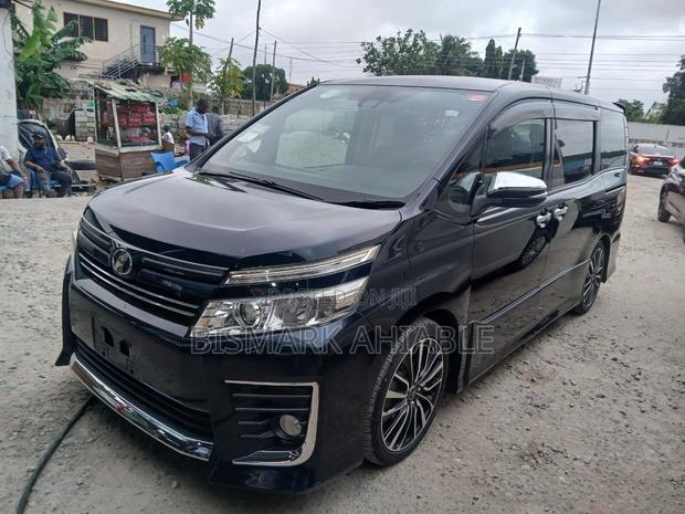 Toyota Voxy V 2WD 8-Seater 2016 Maroon