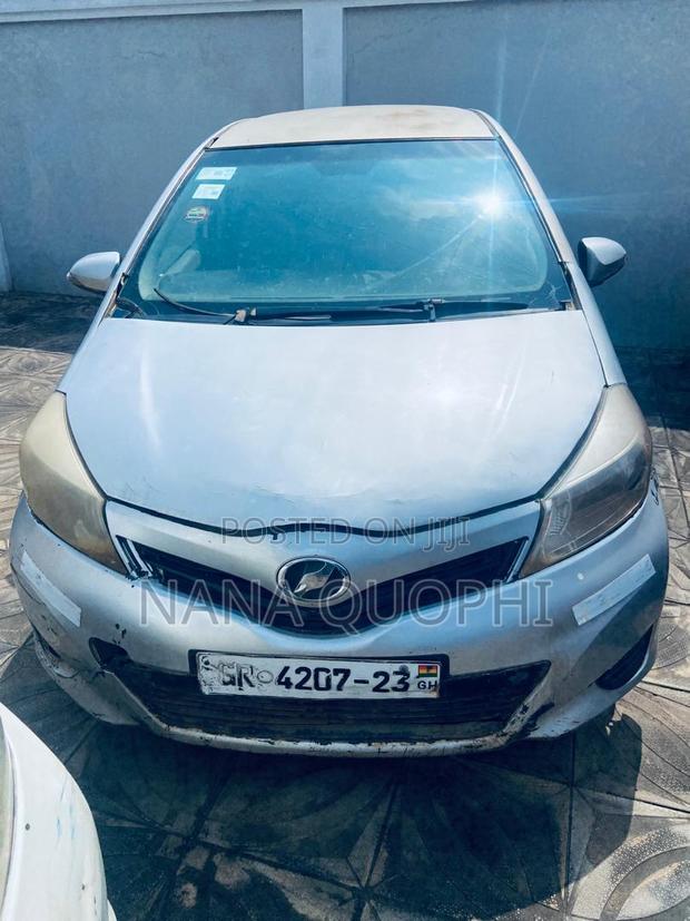 Toyota Vitz 2012 Silver