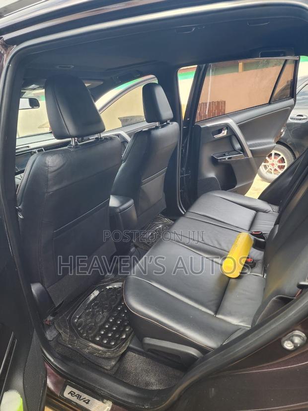 Toyota RAV4 SE 4dr SUV (2.5L 4cyl 6A) 2018 Maroon