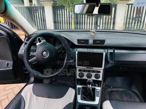 Volkswagen Passat 2011 Black