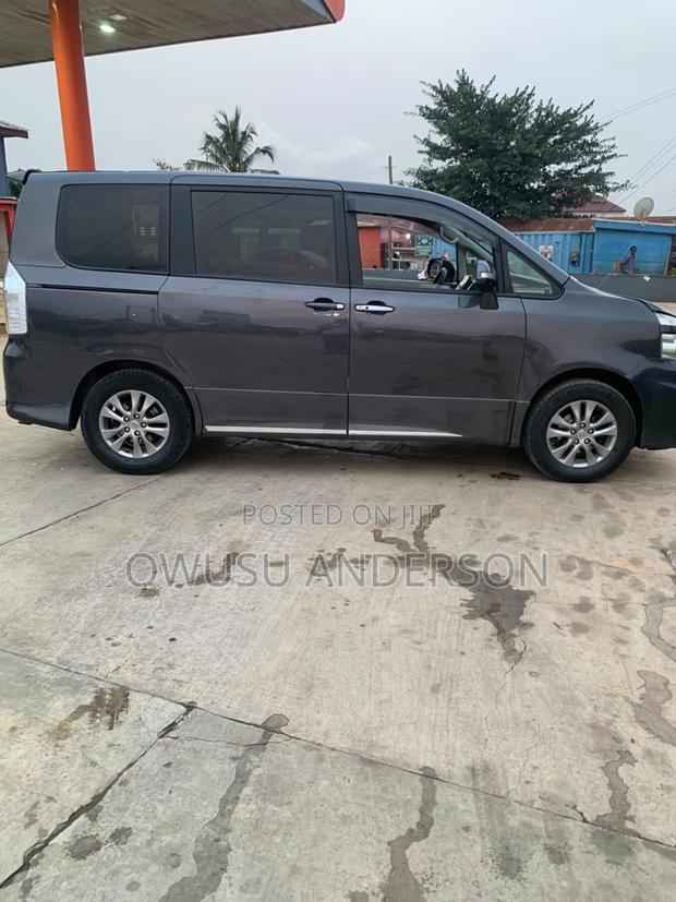 Toyota Voxy 2012 Black