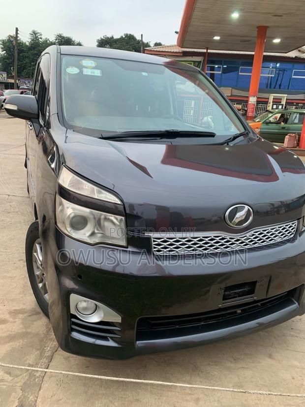Toyota Voxy 2012 Black