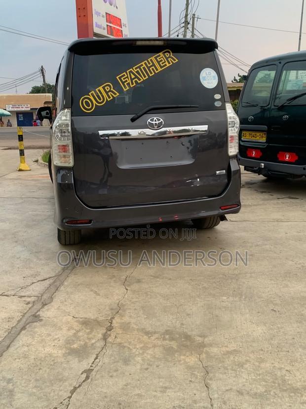 Toyota Voxy 2012 Black