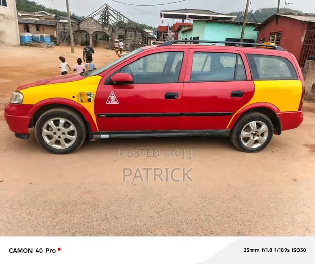 Opel Astra 2002 Red