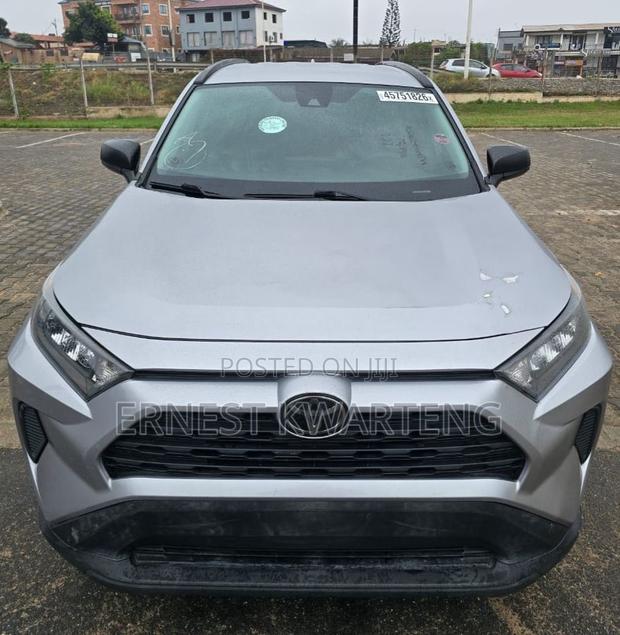 Toyota RAV4 2021 Gray
