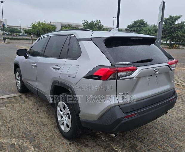 Toyota RAV4 2021 Gray
