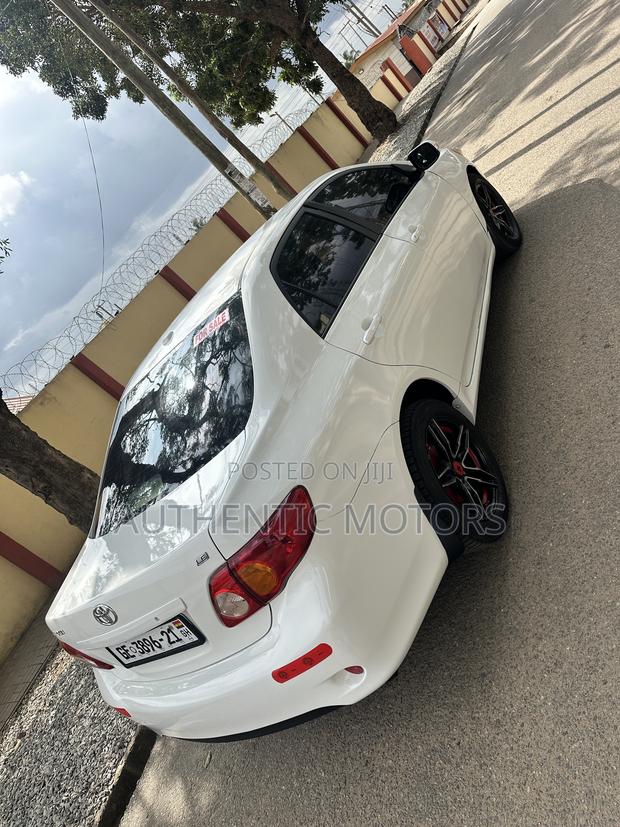 Toyota Corolla LE 4dr Sedan (1.8L 4cyl 4A) 2010 White