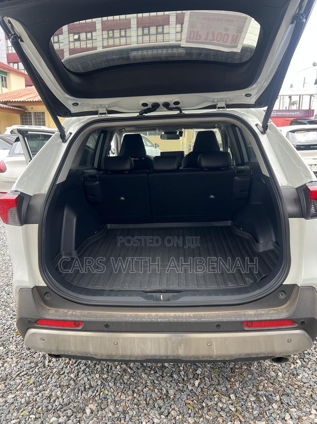Toyota RAV4 2020 White