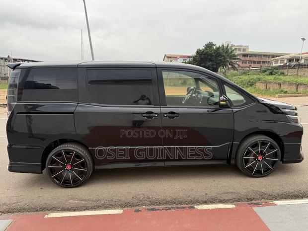 Toyota Voxy X 4WD 8-Seater 2014 Black