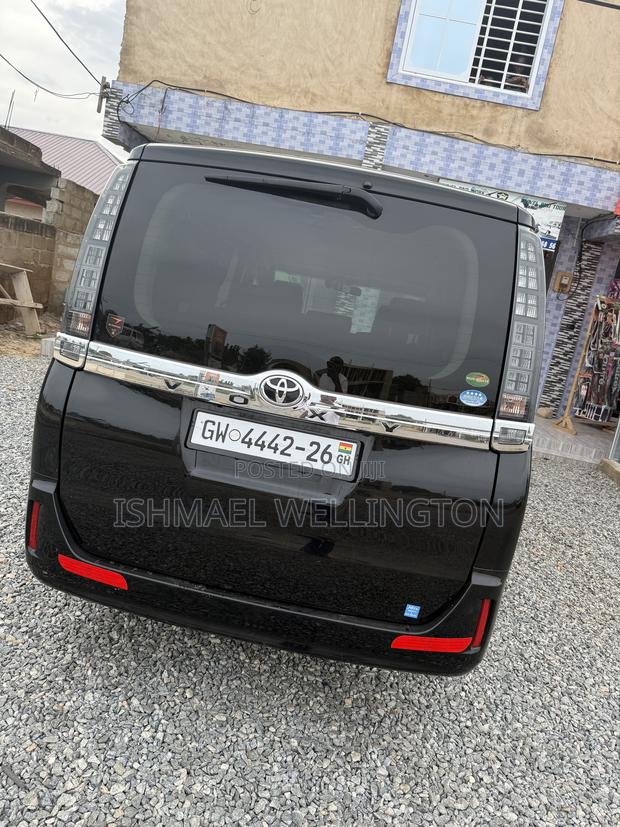 Toyota Voxy 2016 Black