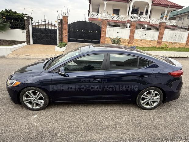 Hyundai Elantra SE Sedan FWD (2.0L 4cyl 6M) 2017