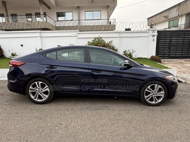 Hyundai Elantra SE Sedan FWD (2.0L 4cyl 6M) 2017