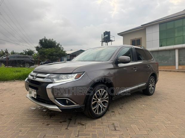 Mitsubishi Outlander SEL FWD 2017 Gray