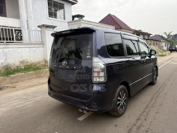 Toyota Voxy 2013 Blue