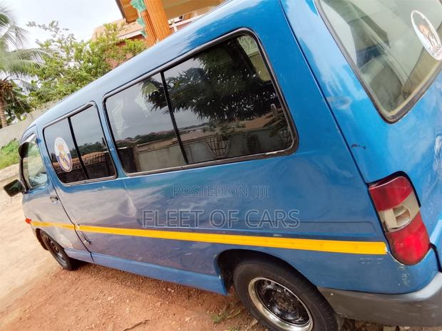 Toyota Grand HiAce 1999 Blue