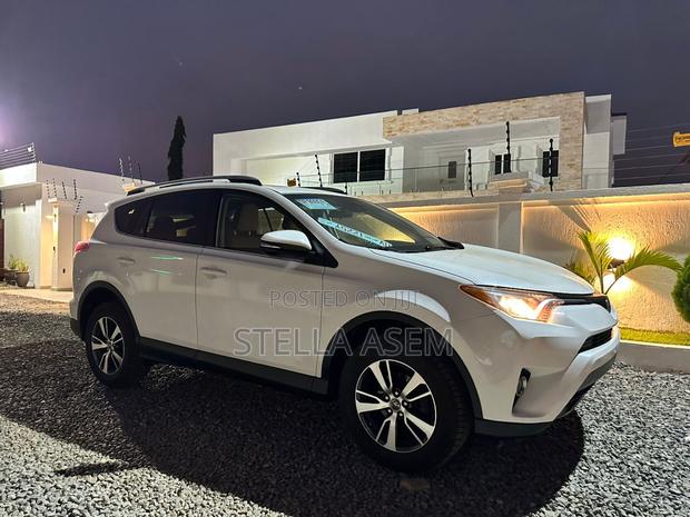 Toyota RAV4 2017 White