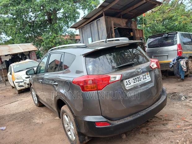 Toyota RAV4 XLE AWD (2.5L 4cyl 6A) 2013 Gray