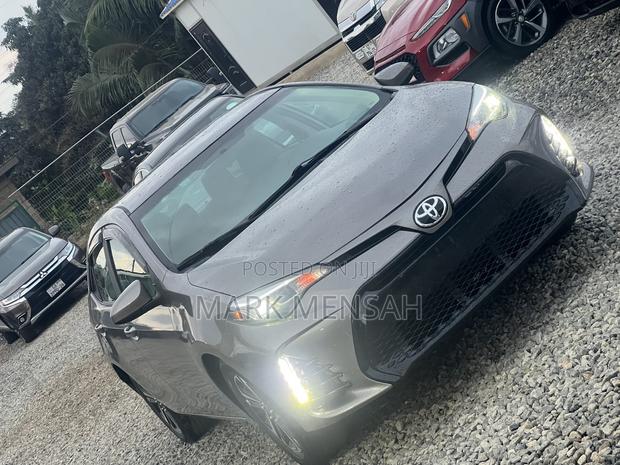 Toyota Corolla 2016 Brown